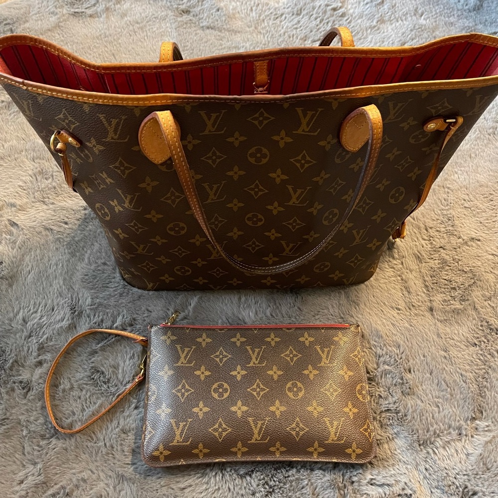 Louis Vuitton Neverfull MM with pouch